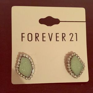 Jade green Ear rings NWT